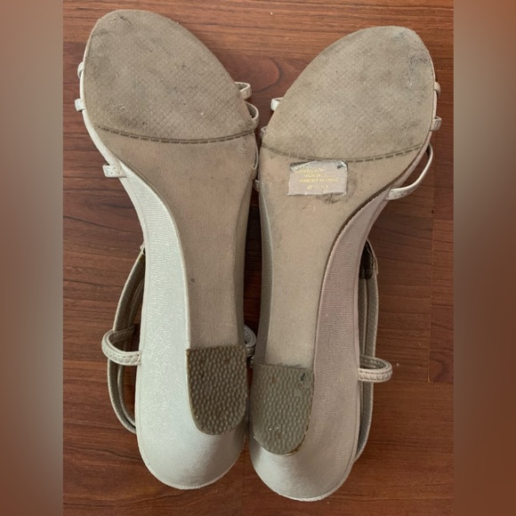 NEW YORK TRANSIT Women’s Suede Wedge Sandals Cream Size 9.5M - Picture 5 of 7